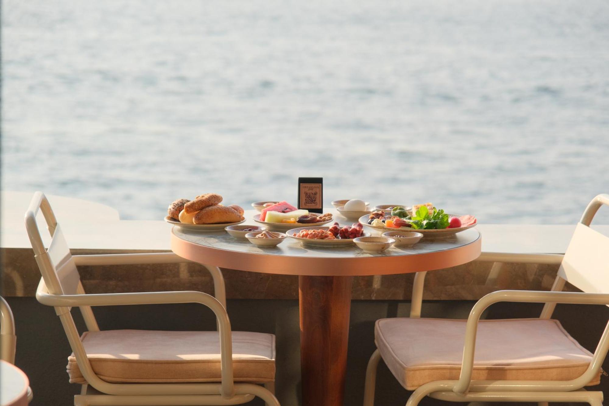 Dream Inn Karakoey Bosphorus Istanboel Buitenkant foto