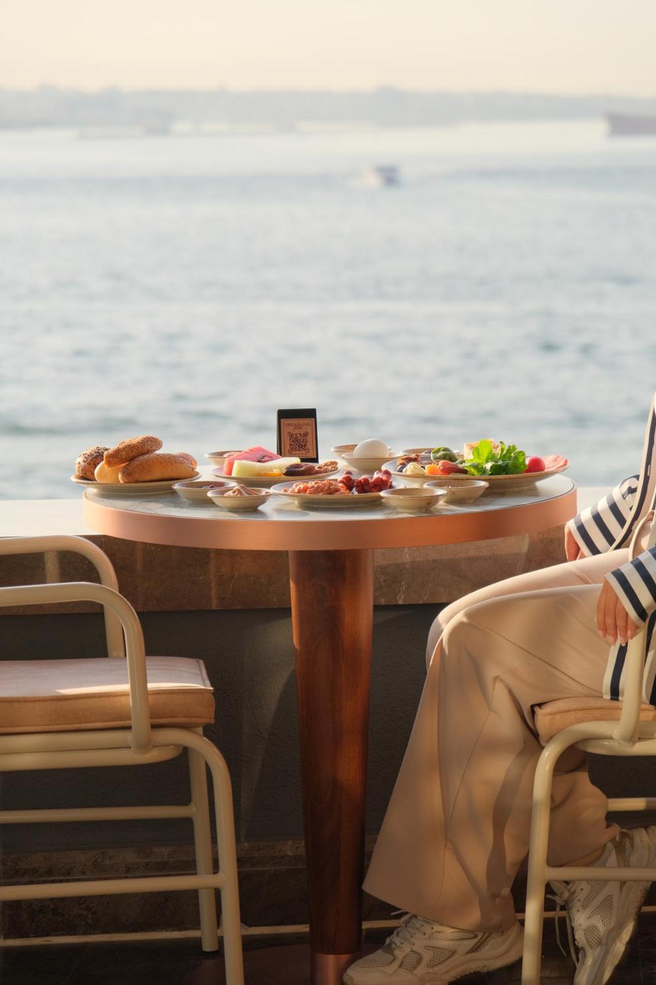 Dream Inn Karakoey Bosphorus Istanboel Buitenkant foto